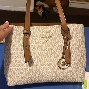 Michael kors hand bag